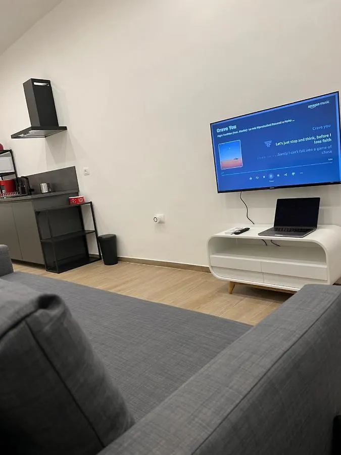 Citywise Vittorio - Independent Apartment Near Bari Central Station Pensjonat